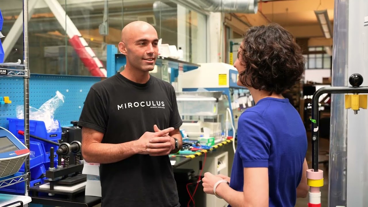 Two leaders of Miroculus having a conversation inside the Miroculus HQ laboratory in San Francisco.